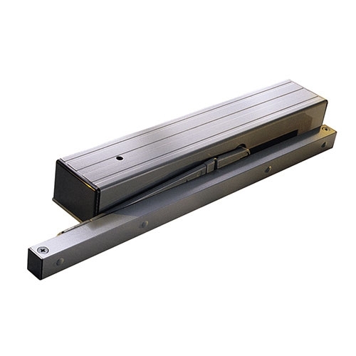 automatic closer/holder unit with a swing free arm